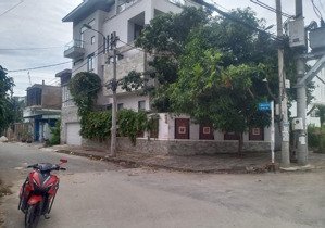 ngộp bank giảm 1.1 tỷ bán gấp. hẻm xe tải tới đất. gần chợ & trường láy xe thành công