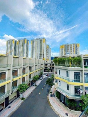 bán gấp nhà phố 260m2 dĩ an, bình dương, 4 tầng 6pn ,6wc sổ sẵn hoàn công giá 6ty9