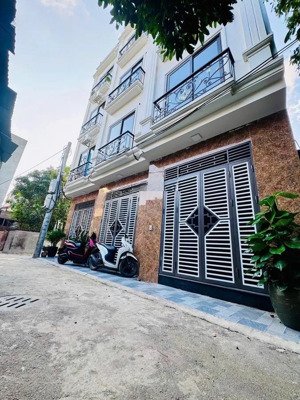 bán nhà biên giang hà đông 33m2x5tầng. giá 4,2tỷ