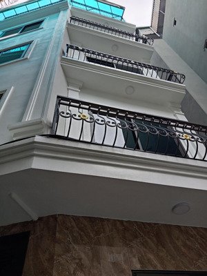 bán nhà ngõ 197 trần phú, văn quán, hà đông 35m2 x 5 tầng mới, thang máy, mt 7,06m, lô góc, 9,7 tỷ