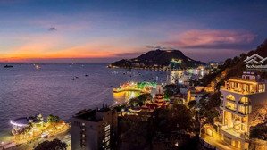 bán căn góc hai mặt tiền phó đức chính vị trí đẹp hiện đang cho thuê 70tr/ tháng