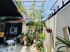 biệt thự kiểu cổ - sân vườn cực chill ngay bình trưng đông quận 2 - 120 m2 chỉ 8, x tỷ