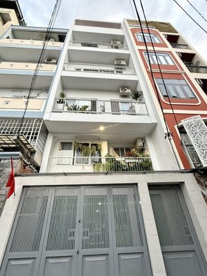 bán gấp chdv cho thuê 30tr/tháng đường lam sơn p. 2 tân bình. gía 7 tỷ 150 - 5 x 18m, tổng 8 phòng