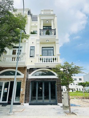 bán nhà tân cổ điển hiện đại tặng full nội thất - gần ngã tư chiêu liêu dĩ an bình dương