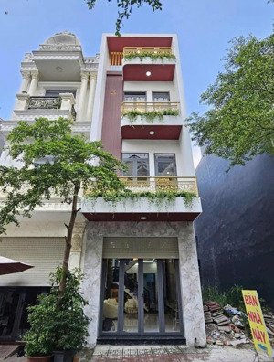 mẹ tôi cần bán gấp nhà tâm huyết 1 trệt 2 lầu 80m2 mặt tiền, sổ hồng riêng, giá chỉ 1tỷ950