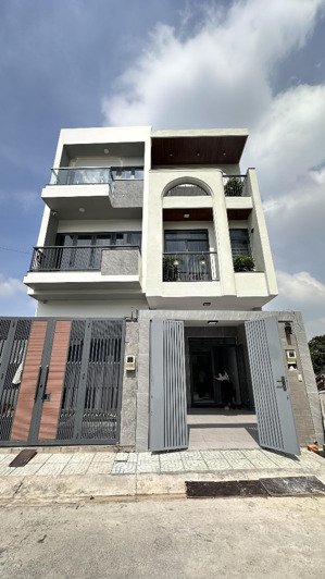 bán nhà 3 tầng kdc bình chiểu thủ đức - dt 65.5m2 sổ riêng hoàn công - giá 5.5 tỷ full nội thất