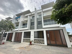 cần bán gấp nhà phố 3 lầu 110m2 khu bà rịa city gate, trung tâm bà rịa. giá 4.2 tỷ yến
