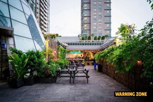 vip! siêu đẹp! nhà chính chủ mặt tiền đường lý thái tổ quận 10