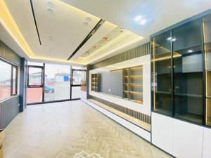 bán nhà mặt ngõ 29 phố trạm, 60m x 8 tầng thang máy, giá tốt.