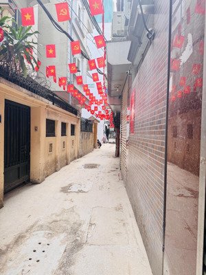 nhỉnh 10 tỷ nhà vài bước chân là ra công viên cầu giấy, 5t x 40m2