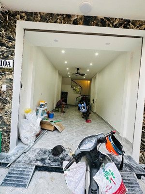 vị trí vàng, vỉa hè rộng, kinh doanh mọi hình thức - trước nhà ô tô tránh - vài bước ra hồ tây