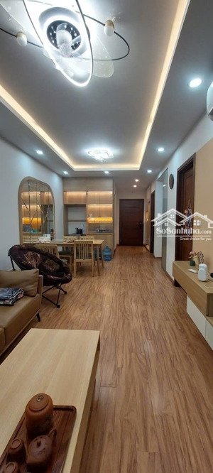 chuyển công tác trước tháng 12.2025 e cần nhượng lại căn hộ ct1 phố đỗ nhuận,dt 68,6m 2pn,sổ đỏ sẵn