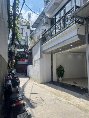 lô góc siêu đẹp - 7 tầng thang máy - ở ngay trung tâm đống đa - ô tô vào nhà