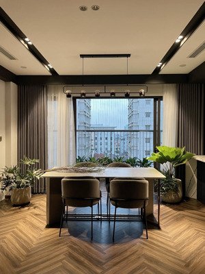 cần bán nhanh căn 159m2, 4 ngủ 3 vệ sinh toà 34t trung hoà nhân chính, nhà mới, view thoáng