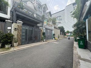 nhà đẹp cách gigamall chỉ khoảng 30m, giá 13tỷ5 còn thương lượng cho khách thiện chí mua nhanh!