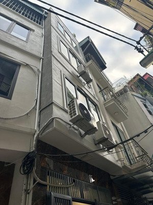 bán gấp nhà 4 tang cổ điển a ngõ thông, rộng. giá rẻ