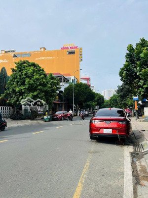 bán hoặc cho thuê biệt thự, dt: 8x32m, mt tân sơn nhì, p.tân thành, giá: 58 tỷ