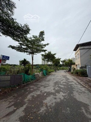 tài chính 5tỷ có ngay mảnh đất đa tốn, 70m2 mt 5,5m ô tô vào nhà, đất nở hậu đẹp