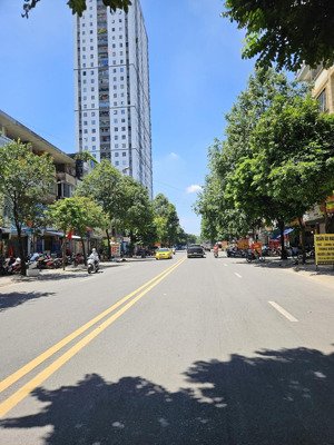 chính chủ gửi bán liền kề văn phú,dt 80m-5 tầng,ô chờ thang máy.