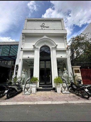 chính chủ cho thuê mt nguyễn thị diệu, quận 3, dt 8x35m nở hậu 10.5m 4 tầng - giá: 100 triệu/th