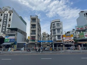 mặt tiền dương quảng hàm ,dt 4x22m, 4 tầng, dct 30tr/ tháng, vị trí ngắm là mê