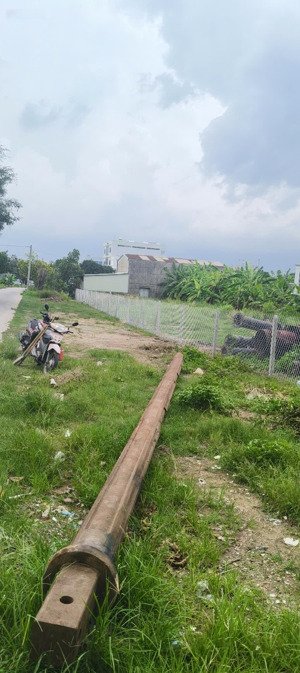 cần cho thuê đất mặt tiền đê bao sông sài gòn diện tích 1017m2 ngang 62 dài 20 14tr/ tháng