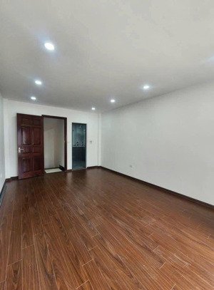 bán nhà chính chủ 52m2 ngõ ô tô tránh nhau trước cửa, sổ đỏ chính chủ để ngân hàng nhẹ bán hữu nghi