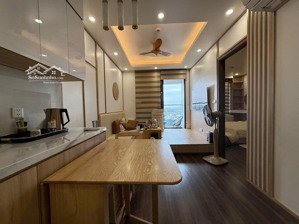 bán gấp căn hộ quỹ mặt bằng đẹp, thiết kế sang trọng, full nội thất với giá hơn 2 tỷ