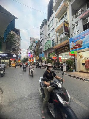 ngay chợ hà đông, bán đất tặng kèm nhà cấp 4, kinh doanh ngày đêm, dt 56m , mt 5.8m, giá 15 tỷ.