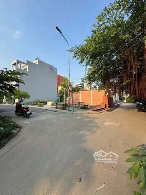 bán gấp lô góc 2 mặt tiền, vị trí chỉ 1 sẹc ngắn đường vườn lài