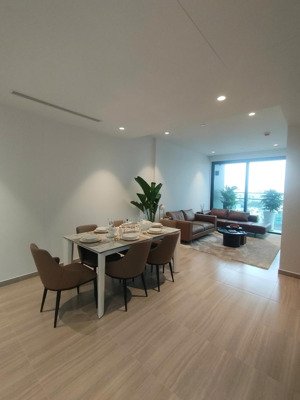 chính chủ bán 3pn 125m2 ngay mặt tiền nguyễn trãi quận 1. liên hệ: 