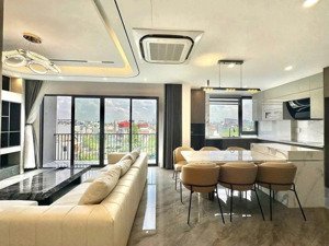 siêu phẩm long biên - ngọc thuỵ - view hồ - 60m 8 tầng thang máy - gara 2 oto