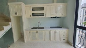 cho thuê nhà phố nguyên căn 4 phòng ngủ, bếp, máy lạnh, thang máy. giá tốt, nhà mới.