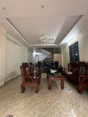 siêu phẩm mặt phố hoàng cầu, ô tô tránh, kinh doanh đỉnh, vài bước ra hồ, nhà dân xây, 2 thoáng