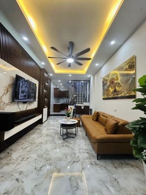 [siêu hiếm]bán nhà lò đúc, nội thất long lanh, 3 bước ra phố kinh doanh sầm uất, 40m, nhỉnh 8 tỷ.