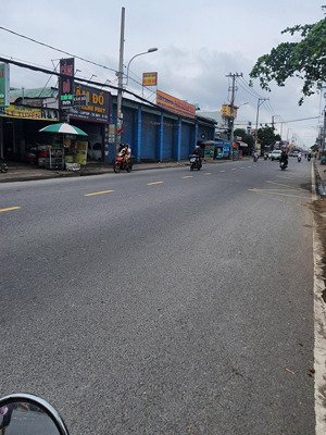 mặt tiền quốc lộ 50 ( văn tiến dũng ) 200m đất ở nhà nở hậu . có dòng thu nhập 18tr/tháng