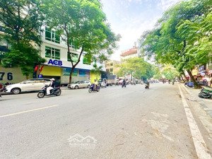 mặt phố trần đại nghĩa, hai bà trưng. 2 mt, 7 tầng, th. máy, mt 5,5m, dt: 55m, giá: 53,86 tỷ.