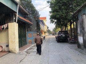 bán nhà mặt phố thôn tân hà, xã đông mỹ (nam phù) hà nội. 150m2, mt 8m, giá 160tr/m2. lh 