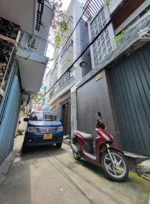nhà đẹp 3 tầng, ung văn khiêm, bình thạnh - ngang 5.6m, hẻm 3m, cách mặt tiền 1 căn, chỉ 7.4 tỷ tl