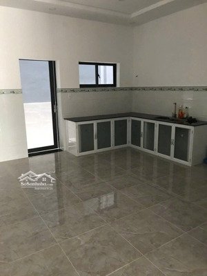 chính chủ cần bán mt kinh doanh 1 trệt 3 lầu. ngay tthc dĩ an.dt 110m. ngay 5x22m. full thổ