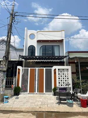 chỉ còn 1 tỷ hơn xíu cho căn nhà lầu gần ngay Văn Miếu Trấn Biên