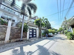 mặt tiền khu vip luỹ bán bích - nguyễn sơn, quận tân phú. dt: 6,5x23m, gpxd hầm 6 tấm