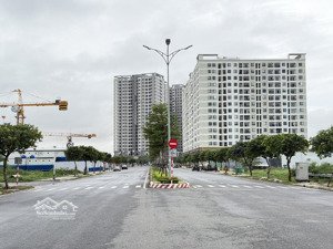 hàng vip giá gốc đường hoàng minh thắng sát bên cạnh toà fpt plaza 1 và fpt plaza 4 mặt tiền 12m