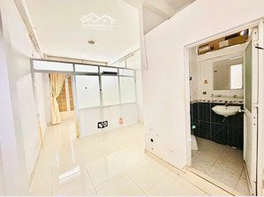 hxh cách 15m ra mt ngô quyền quận 10 - 38m2 3 tầng 2 pn - chỉ 7 tỷ 1