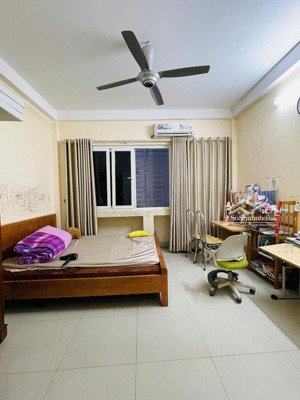 gấp. chủ cần tiền bán gấp. lô góc 2 thoáng nguyễn phong sắc. 46m2. 4 tầng. mặt tiền rộng. 8.5 tỷ