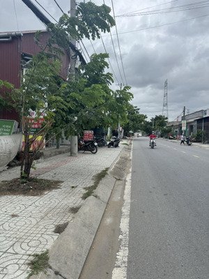 bán nhanh dãy trọ có thu nhập - 300m2 mặt tiền nguyễn bình - 8 tỷ 500 triệu