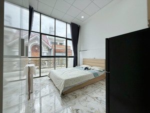 phòng trọ ban công đầy đủ nội thất ngay etown cộng hòa - hoàng hoa thám - nhà ga t3