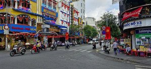 cần bán nhà q.1, gần co.opmart, chợ bến thành, 4 tầng, sát mặt tiền, 7 phòng ngủ, ở ngay, shr.