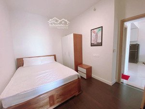 bán gấp căn hộ 2pn/2wc, 73m2, căn góc, giá bán 5ty700 bao hết có sãn hđ thuê - lh 