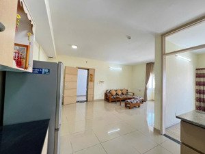 chính chủ cần tiền bán cc oriental plaza 104m2 3pn 2wc ntcb đang cho thuê sẵn dòng tiền hàng tháng